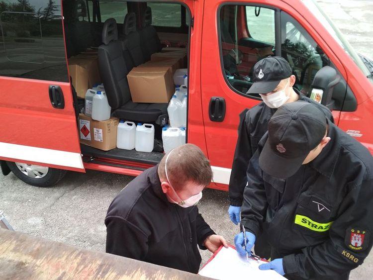 Powiat sieradzki: strażacy dostarczają środki ochrony do przedszkoli i żłobków 2 61006 870b58cd38879cf694b0617b37d62faf