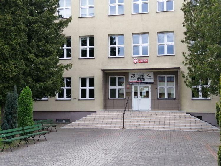 Szkoły i przedszkola z gminy Wieruszów pozostaną zamknięte do końca roku szkolnego 1 61302 2d5b22d14576cd73f1d80b161ec367c0