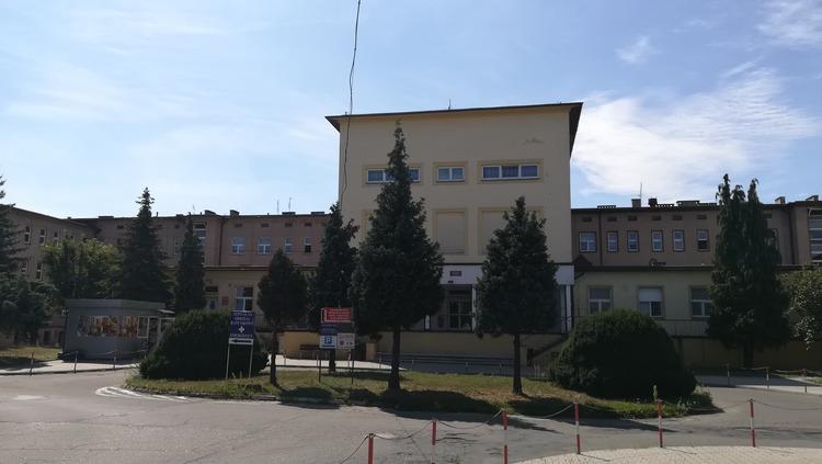 Wieluń: Zabezpieczono zapas leków na szpitalnych oddziałach, ponieważ farmaceutki objęto kwarantanną 2 61496 dcd24aa93cd79fe13ae9fda3a0e582f2