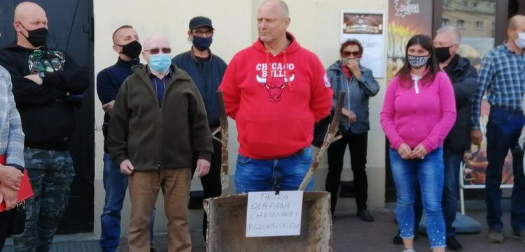 Wysokie opłaty za targowisko. Piotrkowscy kupcy protestują 1 61607 c0fbf8c97e3569998765d5c1c6772adf
