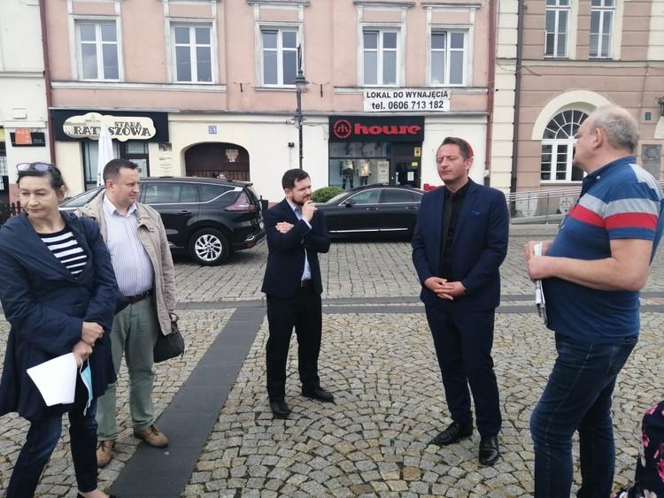 Protest przedsiębiorców w Skierniewicach. Apelują do władz miasta o pomoc 2 61750 1f2995de99c846d9fb7fd7e1ce724445