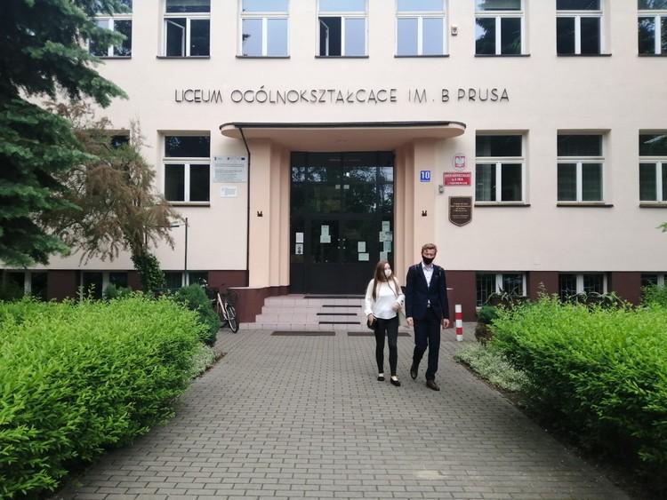 Maturzyści jednego ze skierniewickich liceów odebrali świadectwa ukończenia szkoły 1 61753 4066551e07539689d8c14e0f2046c3f0