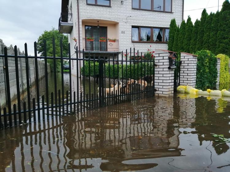 Zalanym miejscowościom grożą kolejne podtopienia? Trudna sytuacja w Bobrownikach 1 62186 f6850bb51d892c8b5e9dff048a624e97