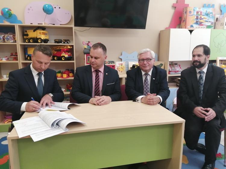 Przedszkolna "Fabryka optymizmu" w Zdunach 1 62356 fd3a3ce3fbe0c4f8780a1cb61712aac2