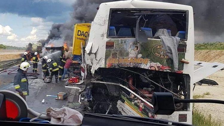 Groźny wypadek na DK1 między Radomskiem a Częstochową. Ponad 30 poszkodowanych 1 62357 faad4fdf48d129033cfd717af68e24c9