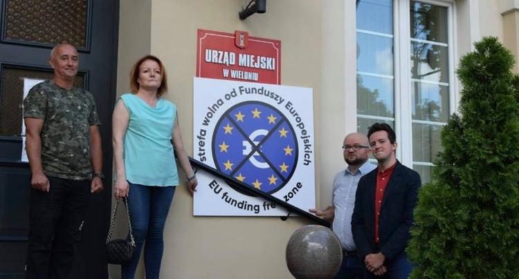 Burmistrz Wielunia spokojny o unijne fundusze. Dalszy ciąg sporu o kartę rodziny 2 63168 ca87be33d17cd204003e54653fbe04e9
