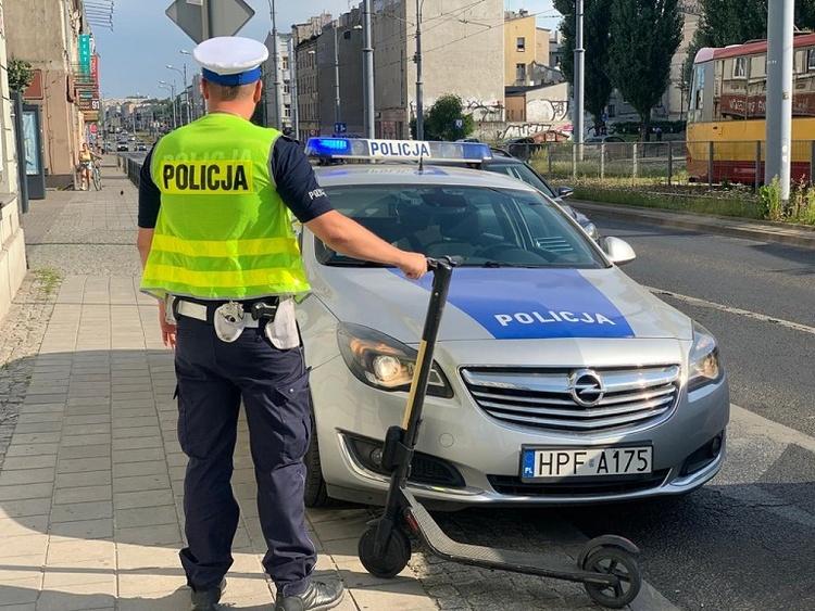Dwie siostry jadące na jednej hulajnodze wymusiły pierwszeństwo. Krok od tragedii 1 63243 df10b3b0efa4b5ec8e982cff173c81cb