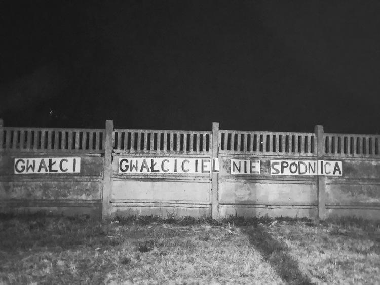 Sieradzkie "Plakaciary" przeciwko przemocy wobec kobiet 1 63728 b294237f7d607f1e66b61c837f665660
