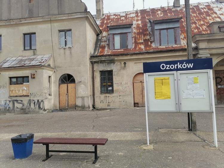 PKP o 600% podnosi czynsz pasjonatom wąskotorówki w zrujnowanym dworcu w Ozorkowie 1 63801 c7d259975c448ad699941e0ca6771714