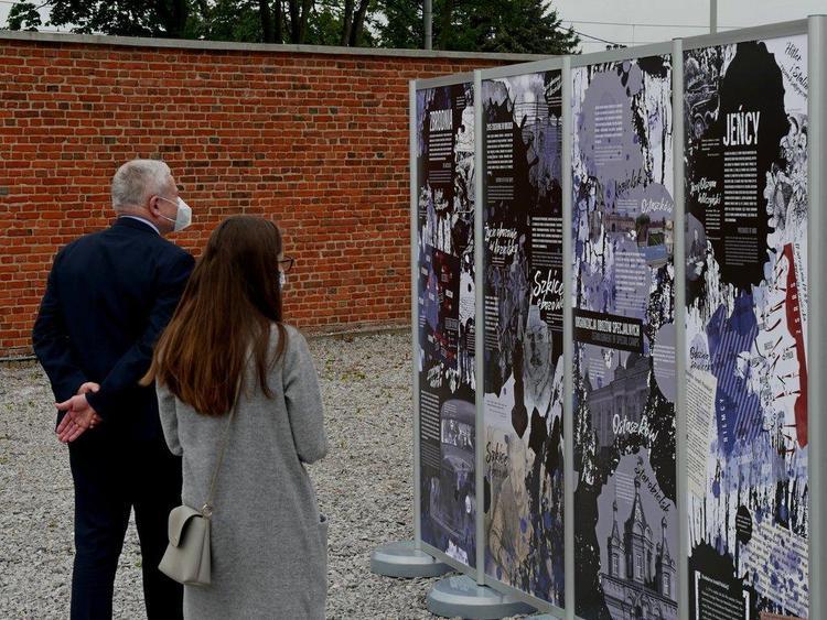 "Kochany Tato... - zbrodnia katyńska oczyma rodzin ofiar" - łódzka wystawa plenerowa 1 63998 6a5a132ccdb4ebcf4b8f261d90ea6bba