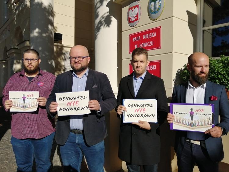 Radni Lewicy chcą odebrania honorowego obywatelstwa Łowicza biskupowi Andrzejowi Dziubie 1 64046 4bfa6798e91c51858a30e5be5386a0cd