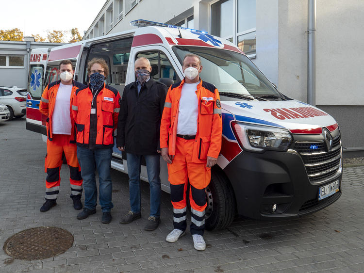 Nowy ambulans na Bałutach do przewozu pacjentów 1 64916 dfa36a1bfdc5f026f313a7155ed8b294