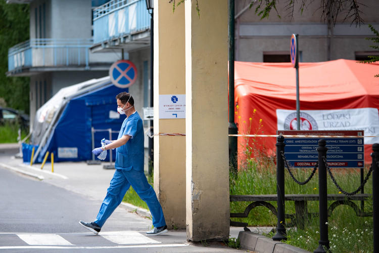 Koronawirus. Nowe zasady dotyczące kwarantanny, izolacji i kierowania na testy | Zdrowym Być 1 65723 b20dd1c635bfcd7fdb10f0a9a2a66506