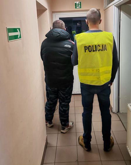 Podczas wizyty na komendzie z kieszeni wypadły mu narkotyki 1 68179 88a927307161326265e9edf25f724165