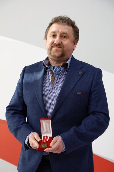 Dyrektor XXXIV LO w Łodzi odznaczony medalem Komisji Edukacji Narodowej 4 69281 c12cd493e0dac0d4bd6484c7ed877440