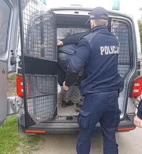 25-latek umawiał się z 12-latką. Zatrzymany został dzięki współpracy z "łowcami pedofili" 1 69388 74e11de75067715395844b30a7a4ad04