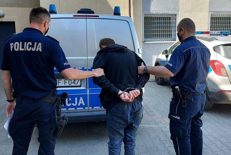 Napadł na 10-latka. Wykręcił chłopcu ręce i ukradł telefon komórkowy 1 69873 54b9c559693f73c56c0bd55bb376a559