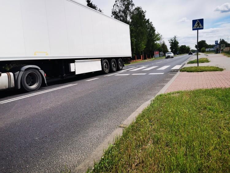 Niebezpiecznie na zmodernizowanym przejściu dla pieszych w Czechach. Wszystko przez brak oświetlenia 3 70233 90d3e50dc1e1d1b253168e08166ba285