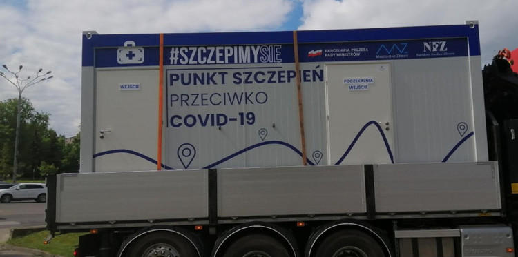 Mobilny punkt szczepień zawitał do Piotrkowa Trybunalskiego. W sobotę będzie można się zaszczepić 1 70239 b1b1a5af918f2538577d438686862a81