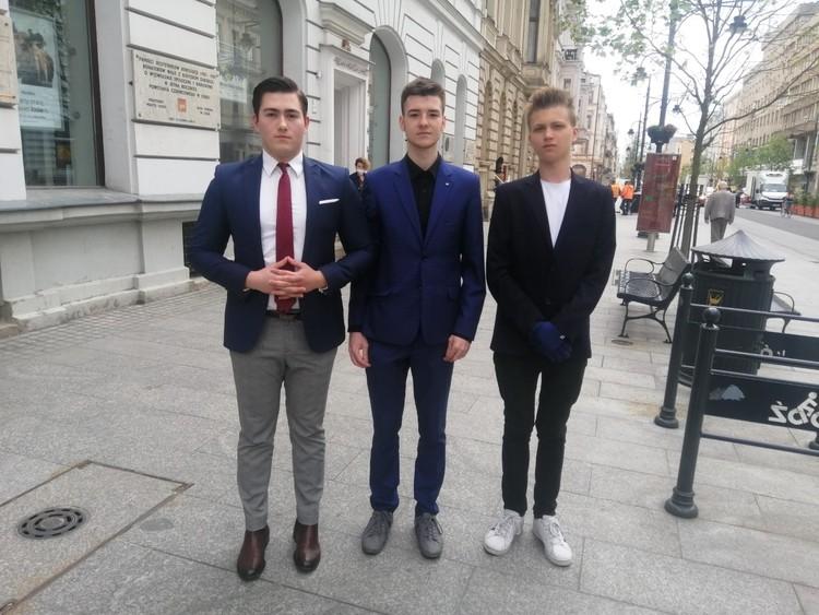 Młodzieżówka Korwina przypomina w Dzień Dziecka o długu, który będą spłacać przyszłe pokolenia 1 70346 14167d55748c17f29ecf41f3352a030e