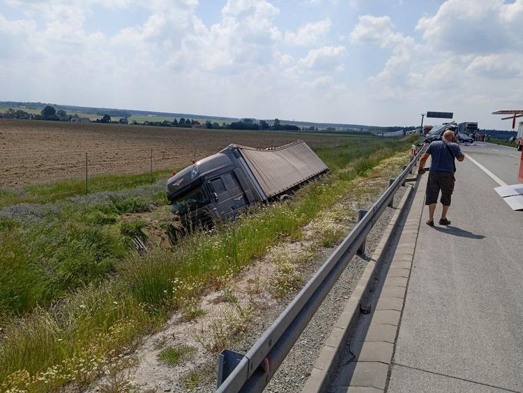 Wypadek na S8 w okolicach Sieradza 1 70531 9ec7e43aee3d506b7416544fa2bf2ac6