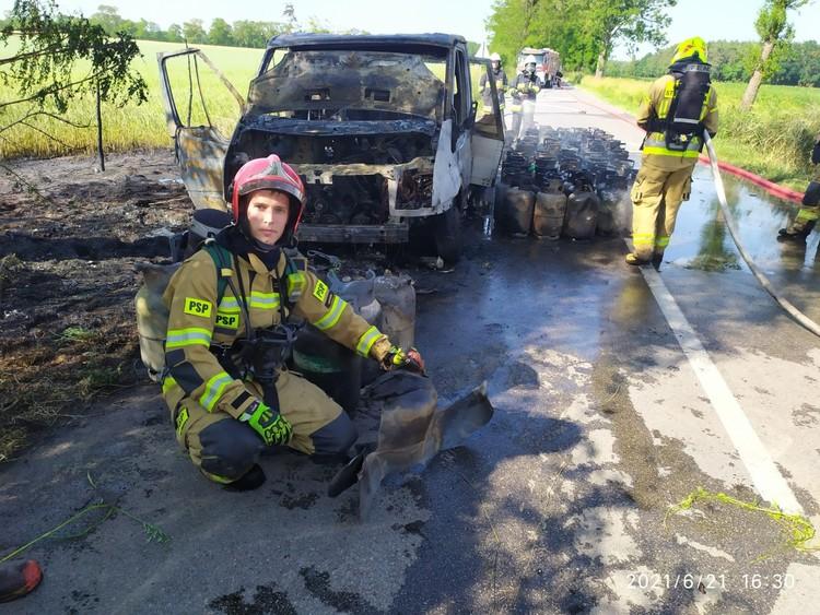 Pożar samochodu z butlami LPG. Kierowca zdążył się ewakuować 1 70855 108481159062936eb156e9b075bb0d5f