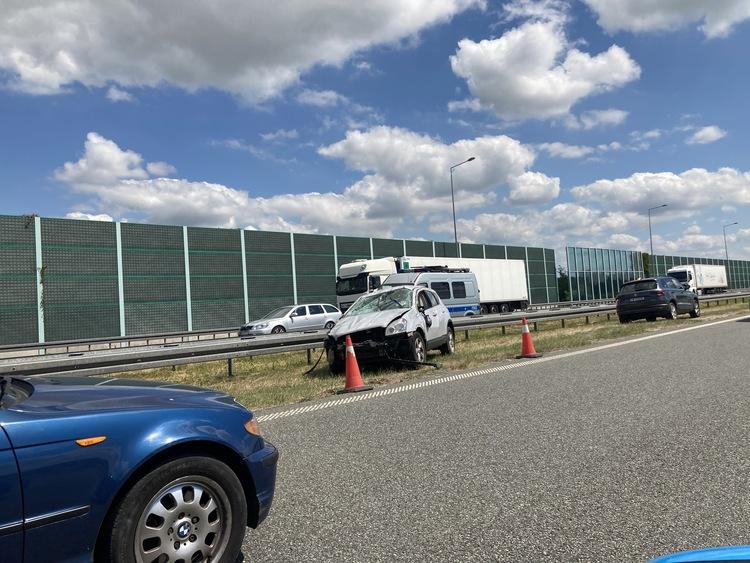 Wypadek na A1 - zderzyły się dwa samochody 1 71108 b3ade0dd349f95828314134898029fbb