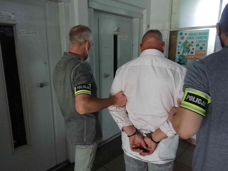 Pijany mężczyzna uderzył swoją żonę podczas wesela 1 71261 b965636c3b53454e74d404e894712134