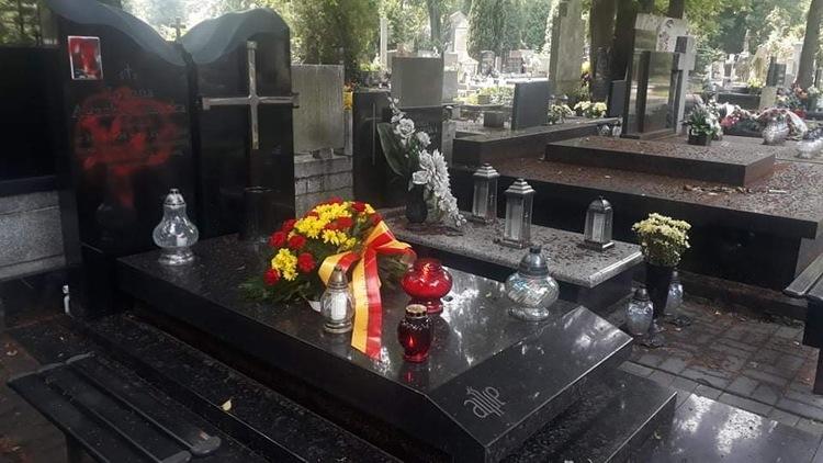 Wojewoda sfinansuje odnowę nagrobka mec. Joanny Agackiej-Indeckiej. Sprawą dewastacji zajmie się prokuratura 1 71384 cdc9ca5a9961f6d2f989512a4ea95bf8