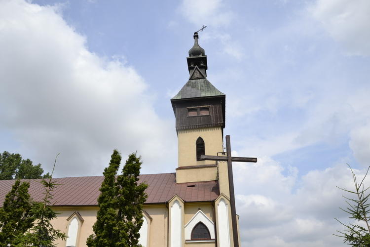 Uszkodzony krzyż kościoła Świętego Wojciecha w Dąbrowicach 5 71393 7858e3ae557c77432a96c9bd81d3005d