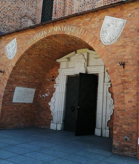 W Sieradzu punkt szczepień stanie przy Bazylice Mniejszej 1 71652 82149641b54c121b4fc57aff8740d561