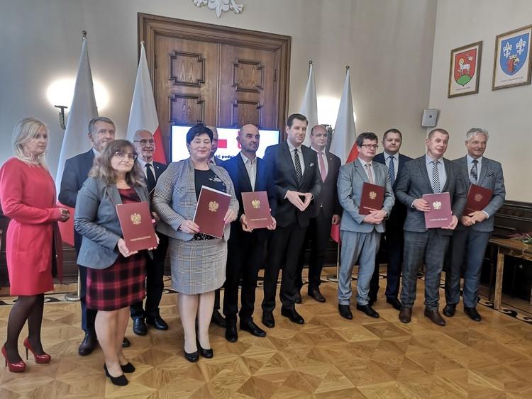 11 samorządów w Łódzkiem dostanie dofinansowanie na remonty dróg z rządowego funduszu 1 72617 14e1f9e1555b856217b7ca9b4c5ef237