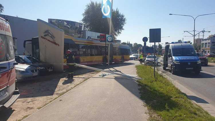 Dwa groźne zdarzenia drogowe z udziałem pojazdów MPK-Łódź 2 72646 20b518eb37c6a2ea1ebda9f8e94443bb