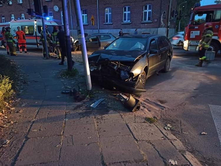 Kolizja z karetką na skrzyżowaniu Kilińskiego z Milionową w Łodzi 1 72937 21456923e4621a2c74c7d2688e48b5c9