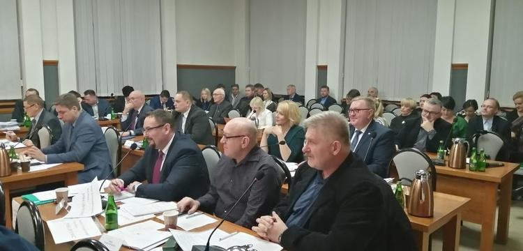 W Piotrkowie sesje Rady Miasta nadal odbywają się korespondencyjnie. Czy radni mogą liczyć na zmianę? 1 73734 20240cb0fce37bd0417dd3fee93549a6