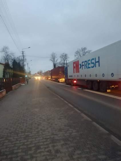 Utrudnienia na drodze krajowej nr 70 w Łowiczu - duże korki od strony Skierniewic 2 75216 2f0e6545326c6f0ddcbbf11e800a5aaa