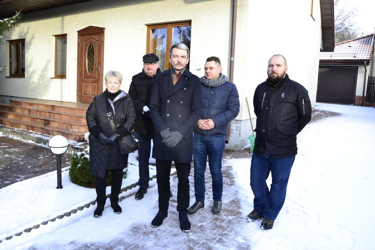 Wsparcie dla samorządowca, którego dom obrzucono puszkami z farbą 1 76203 166855af0074f2c0bde7c805cb66daaa