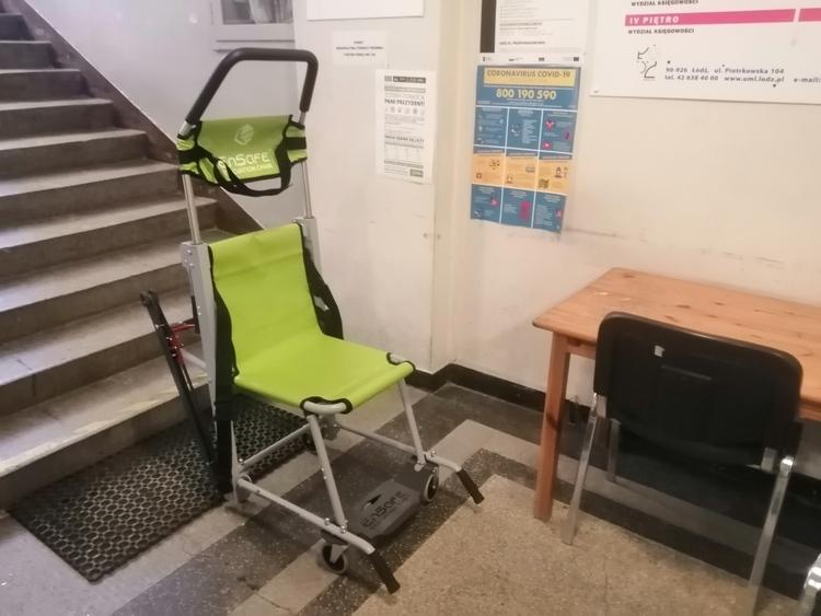Urząd Miasta Łodzi zakupił specjalne krzesełko do ewakuacji osób niepełnosprawnych 1 76275 91a41bd0623c7163d26516284b14ff67