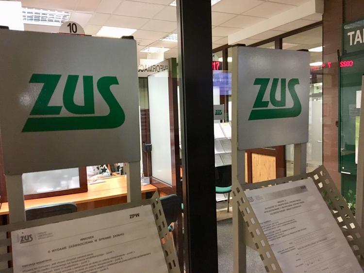 Telefoniczny dyżur ekspertów ZUS już w poniedziałek 1 76635 176bcf08a9885a7a1b2a0731fff70fc6