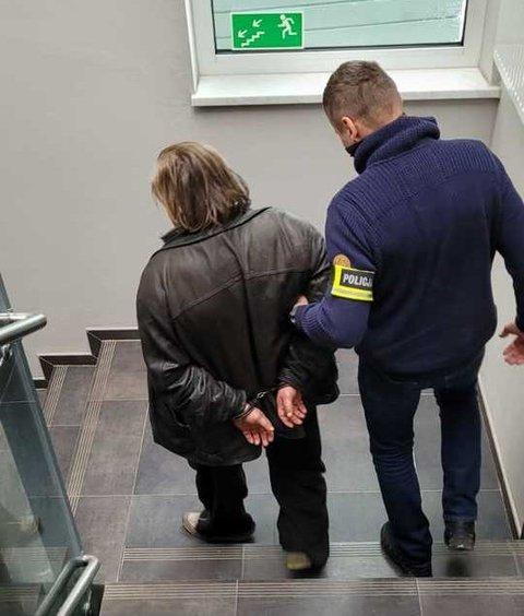 Cmentarni złodzieje w rękach opoczyńskiej policji 1 76718 8fad8586862b06a2a71a90ec8ca482c6