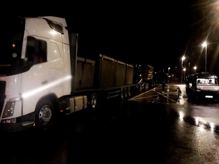 Przeładowane ciężarówki w Piotrkowie Trybunalskim 2 76774 5a933d42f48798c73761455ca099afa1