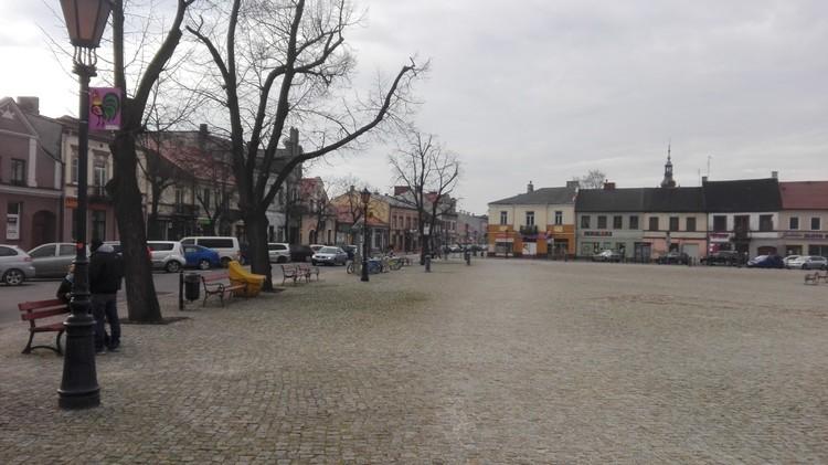 Łowicz: Nowy Rynek ma być bardziej zielony 1 76906 3ba4b6a8d3e3d243a42f4c53a78d7932