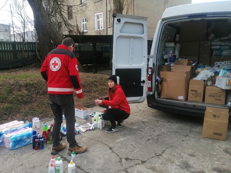 "Chcemy pomóc". Uchodźcy również pomagają łódzkiemu PCK 1 77431 7840ad8db1aaa91430db1d281672765b