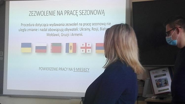 Spotkanie w rawskim urzędzie pracy dla przedsiębiorców chcących zatrudnić Ukraińców 1 77685 57f0d992c4d2ff6843a528c1bf9b2ced