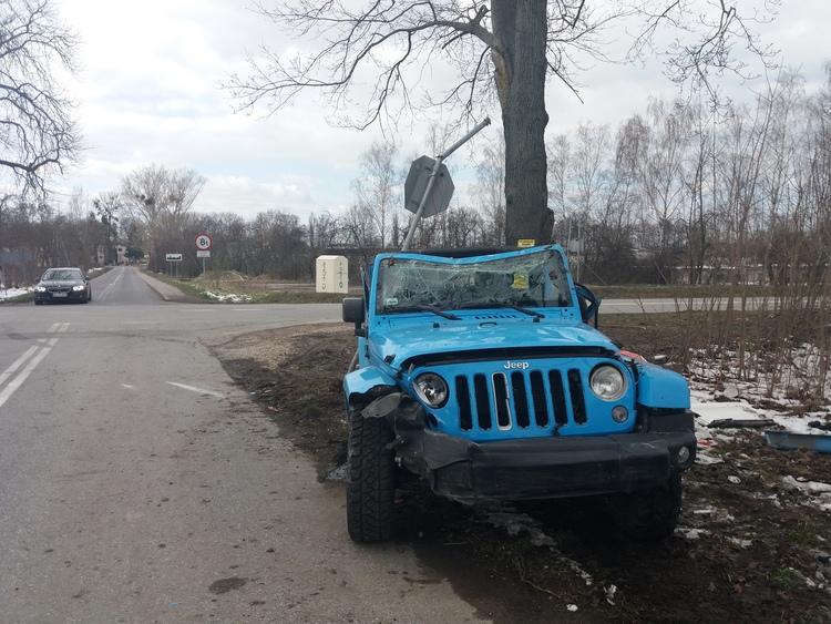 Wypadek samochodów osobowych w Dąbrowicach. Są ranni, w tym 15-latka 3 77936 b8b2edc7558682b41ab9a896df81c728
