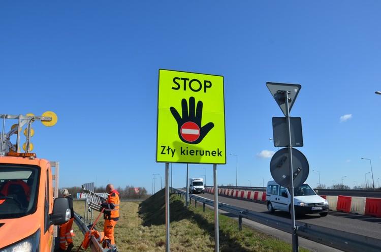STOP - Zły kierunek. Nowe znaki ostrzegają kierowców przed wjechaniem na drogę pod prąd 1 78194 47c30e3db44067055bff9b7faaa85c8a