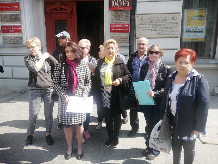 "Nie dali nawet złotówki, podwyższyli komorne, zabrali wszystkie zniżki!" Protest mieszkańców na Piotrkowskiej 1 78565 881fce5f8a966357b5afb8364d8a677e