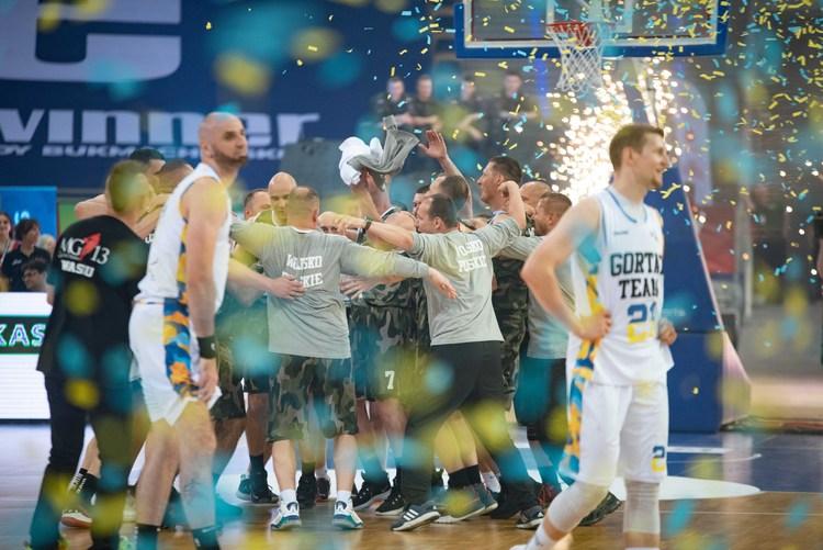 Gortat Team vs Wojsko Polskie 2022. Wielki mecz w Atlas Arenie | Strefa kibica 9 79882 263e37648595acc1e120e959cd61c943