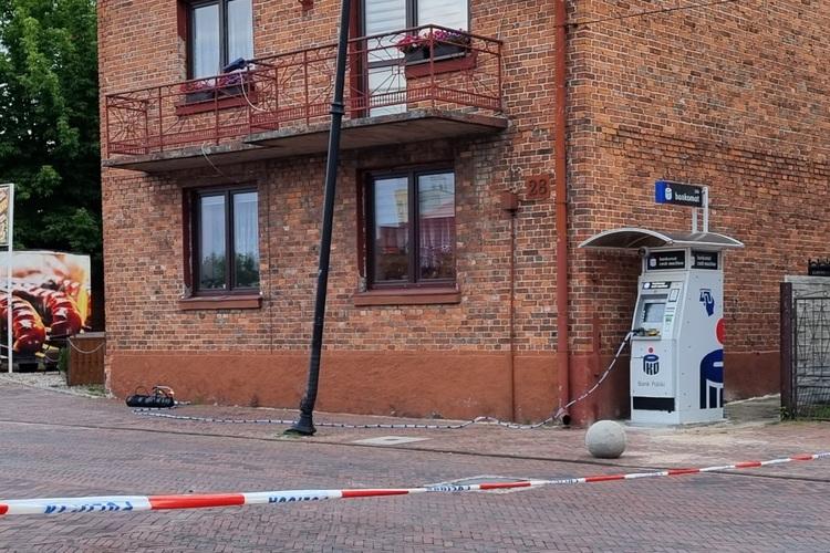 Próbowali włamać się do bankomatu. Złodzieje nie sforsowali zabezpieczenia urządzenia 1 80402 d913c50a61627b8325441e5bfa4660e6