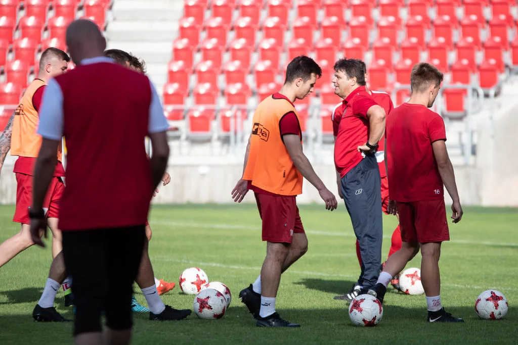 Nowy trener Widzewa Łódź poprowadził pierwszy trening  [ZDJĘCIA]